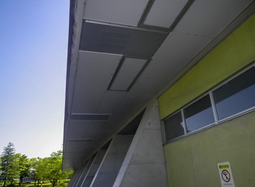 富山県総合運動公園屋内グラウンド天井点検口設置工事